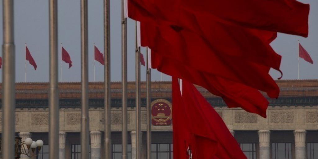 &Kappa;ί&nu;&alpha;: &Tau;&omicron; &rho;ά&lambda;&iota; &sigma;&tau;&alpha; &mu;έ&tau;&alpha;&lambda;&lambda;&alpha; &laquo;&phi;&rho;&epsilon;&nu;ά&rho;&epsilon;&iota;&raquo; &tau;&omicron;&nu; &alpha;&pi;&omicron;&pi;&lambda;&eta;&theta;&omega;&rho;&iota;&sigma;&mu;ό &ndash; &Epsilon;&pi;&iota;&mu;έ&nu;&epsilon;&iota; &eta; &alpha;&delta;ύ&nu;&alpha;&mu;&eta; &zeta;ή&tau;&eta;&sigma;&eta;