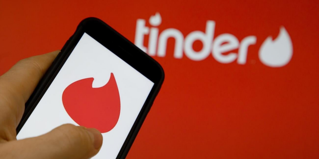 &Omicron;&iota; &epsilon;&rho;&gamma;&alpha;&zeta;ό&mu;&epsilon;&nu;&omicron;&iota; &alpha;&nu;&alpha;&zeta;&eta;&tau;&omicron;ύ&nu; &epsilon;&rho;&gamma;&alpha;&sigma;ί&alpha; (&kappa;&alpha;&iota;) &sigma;&tau;&omicron; Tinder &ndash; &Epsilon;ί&nu;&alpha;&iota; &omicron;&iota; &epsilon;&phi;&alpha;&rho;&mu;&omicron;&gamma;έ&sigmaf; &gamma;&nu;&omega;&rho;&iota;&mu;&iota;ώ&nu; &tau;&omicron; &nu;έ&omicron; LinkedIn;