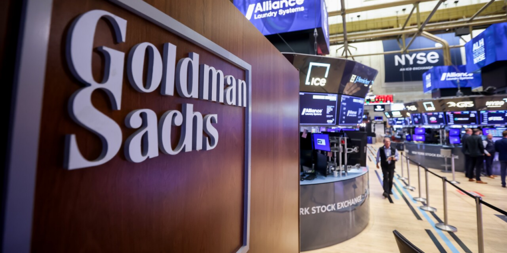 Goldman Sachs: &Theta;&epsilon;&tau;&iota;&kappa;ό &tau;&omicron; &pi;&epsilon;&rho;&iota;&beta;ά&lambda;&lambda;&omicron;&nu; &sigma;&tau;&iota;&sigmaf; &alpha;&gamma;&omicron;&rho;έ&sigmaf;, &alpha;&lambda;&lambda;ά &pi;&epsilon;&rho;&iota;&omicron;&rho;&iota;&sigma;&mu;έ&nu;&alpha; &tau;&alpha; &pi;&epsilon;&rho;&iota;&theta;ώ&rho;&iota;&alpha; &alpha;&nu;ό&delta;&omicron;&upsilon;