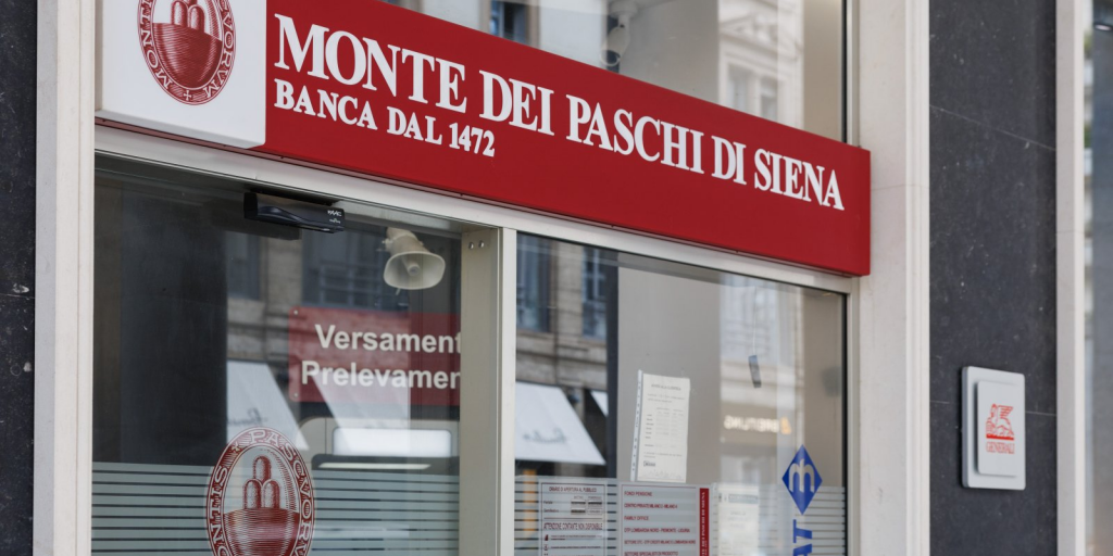 Monte dei Paschi: &Pi;&rho;ά&sigma;&iota;&nu;&omicron; &phi;&omega;&sigmaf; &gamma;&iota;&alpha; &tau;&eta; &delta;&iota;&alpha;&gamma;&rho;&alpha;&phi;ή &tau;&eta;&sigmaf; Mediobanca &alpha;&pi;ό &tau;&omicron; &tau;&alpha;&mu;&pi;&lambda;ό &ndash; &Sigma;&tau;&omicron; +9% &eta; &mu;&epsilon;&tau;&omicron;&chi;ή