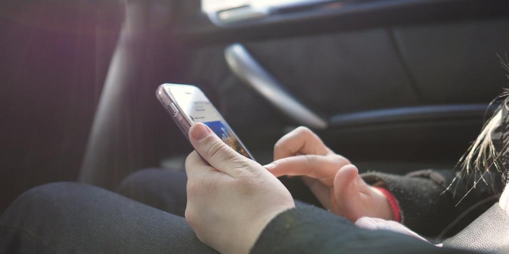 &Eta; &Gamma;&epsilon;&rho;&mu;&alpha;&nu;ί&alpha; &sigma;&chi;&epsilon;&delta;&iota;ά&zeta;&epsilon;&iota; &mu;&pi;&lambda;ό&kappa;&omicron; &sigma;&tau;&eta; &chi;&rho;ή&sigma;&eta; &tau;&omega;&nu; social media &alpha;&pi;ό &tau;&alpha; &pi;&alpha;&iota;&delta;&iota;ά