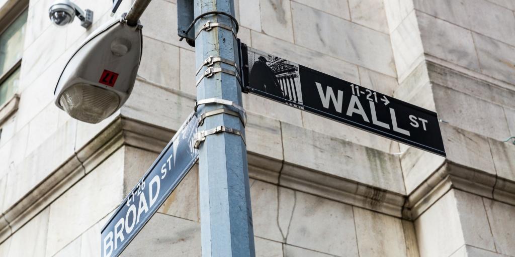 &Alpha;&nu;&omicron;&delta;&iota;&kappa;ά &eta; Wall Street &mu;&epsilon; ώ&theta;&eta;&sigma;&eta; &alpha;&pi;ό &tau;&eta;&nu; Nvidia &ndash; &Sigma;&tau;&omicron; &epsilon;&pi;ί&kappa;&epsilon;&nu;&tau;&rho;&omicron; &tau;&alpha; &pi;&rho;&alpha;&kappa;&tau;&iota;&kappa;ά &tau;&eta;&sigmaf; Fed