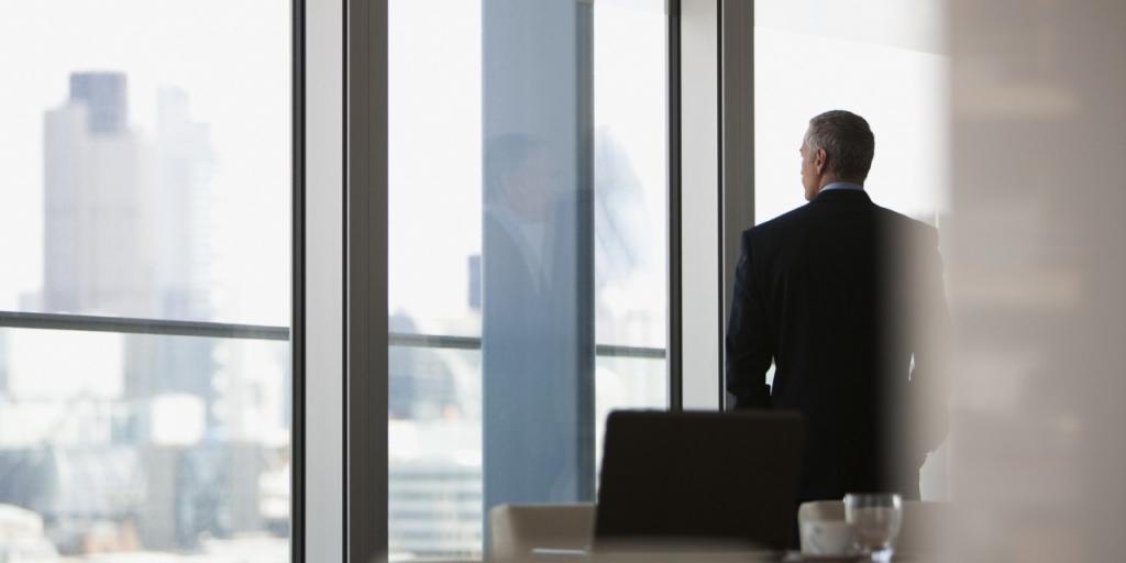 &Gamma;&iota;&alpha;&tau;ί &omicron;&iota; &mu;&epsilon;&gamma;ά&lambda;&epsilon;&sigmaf; &epsilon;&tau;&alpha;&iota;&rho;&epsilon;ί&epsilon;&sigmaf; &alpha;&lambda;&lambda;ά&zeta;&omicron;&upsilon;&nu; CEO &sigma;&epsilon; &rho;&upsilon;&theta;&mu;&omicron;ύ&sigmaf; &rho;&epsilon;&kappa;ό&rho;