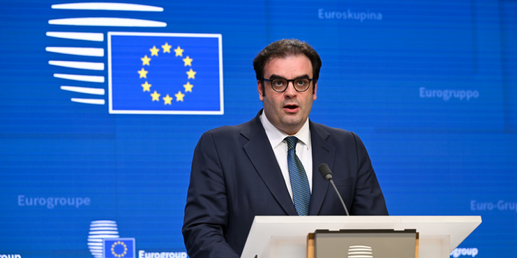 &Pi;&rho;ό&epsilon;&delta;&rho;&omicron;&sigmaf; Eurogroup: &Upsilon;&pi;&alpha;&rho;&xi;&iota;&alpha;&kappa;ή&sigmaf; &sigma;&eta;&mu;&alpha;&sigma;ί&alpha;&sigmaf; &nu;&alpha; &delta;&iota;&alpha;&phi;&upsilon;&lambda;ά&xi;&omicron;&upsilon;&mu;&epsilon; &tau;&omicron;&nu; &delta;&iota;&epsilon;&theta;&nu;ή &rho;ό&lambda;&omicron; &tau;&omicron;&upsilon; &epsilon;&upsilon;&rho;ώ