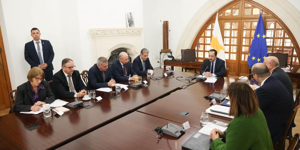 &Sigma;&tau;&omicron; &Pi;&rho;&omicron;&epsilon;&delta;&rho;&iota;&kappa;ό &tau;&eta;&nu; &Tau;&epsilon;&tau;ά&rho;&tau;&eta; &omicron;&iota; &sigma;&upsilon;&nu;&tau;&epsilon;&chi;&nu;ί&epsilon;&sigmaf; - &Kappa;&alpha;&tau;ώ&tau;&alpha;&tau;&omicron;&sigmaf; &kappa;&alpha;&iota; &sigma;&upsilon;&mu;&beta;ά&sigma;&epsilon;&iota;&sigmaf; &sigma;&tau;&eta;&nu; &alpha;&tau;&zeta;έ&nu;&tau;&alpha;