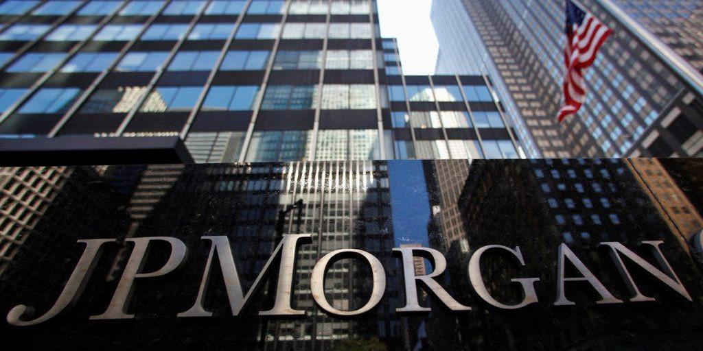 JPMorgan: Έ&kappa;&lambda;&epsilon;&iota;&sigma;&epsilon; &tau;&omicron;&upsilon;&sigmaf; &lambda;&omicron;&gamma;&alpha;&rho;&iota;&alpha;&sigma;&mu;&omicron;ύ&sigmaf; &tau;&omicron;&upsilon; &Tau;&rho;&alpha;&mu;&pi; &mu;&epsilon;&tau;ά &tau;&eta;&nu; 6&eta; &Iota;&alpha;&nu;&omicron;&upsilon;&alpha;&rho;ί&omicron;&upsilon; 2021