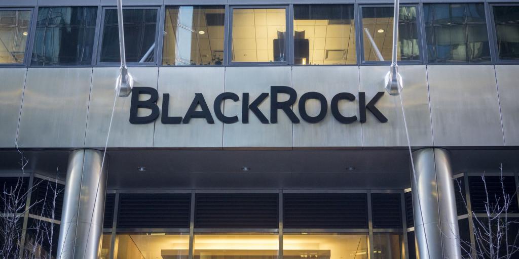 BlackRock: &Sigma;&tau;&alpha;&theta;&epsilon;&rho;ά &tau;&alpha; spreads &sigma;&tau;&eta;&nu; &epsilon;&upsilon;&rho;&omega;&pi;&alpha;ϊ&kappa;ή &alpha;&gamma;&omicron;&rho;ά &omicron;&mu;&omicron;&lambda;ό&gamma;&omega;&nu; &pi;&alpha;&rho;ά &tau;&iota;&sigmaf; &alpha;&nu;&eta;&sigma;&upsilon;&chi;ί&epsilon;&sigmaf; &gamma;&iota;&alpha; &tau;&eta;&nu; AI