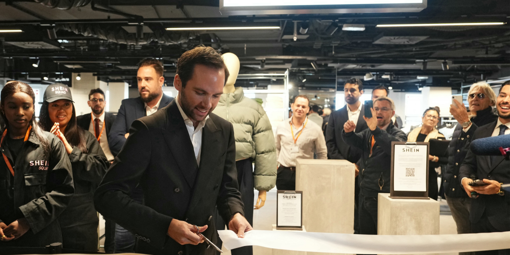 Shein: &Alpha;&nu;&omicron;ί&gamma;&epsilon;&iota; &alpha;ύ&rho;&iota;&omicron; &nu;έ&alpha; &phi;&upsilon;&sigma;&iota;&kappa;ά &kappa;&alpha;&tau;&alpha;&sigma;&tau;ή&mu;&alpha;&tau;&alpha; &sigma;&epsilon; &pi;έ&nu;&tau;&epsilon; &gamma;&alpha;&lambda;&lambda;&iota;&kappa;έ&sigmaf; &pi;ό&lambda;&epsilon;&iota;&sigmaf;