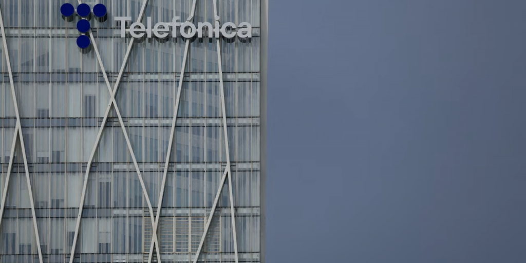 Telef&oacute;nica: &Kappa;έ&rho;&delta;&eta; 3,2 &delta;&iota;&sigma;. &epsilon;&upsilon;&rho;ώ &sigma;&tau;&omicron; &delta;&rsquo; &tau;&rho;ί&mu;&eta;&nu;&omicron; &ndash; &Sigma;&tau;ή&rho;&iota;&xi;&eta; &alpha;&pi;ό &Iota;&sigma;&pi;&alpha;&nu;ί&alpha; &kappa;&alpha;&iota; &Beta;&rho;&alpha;&zeta;&iota;&lambda;ί&alpha;